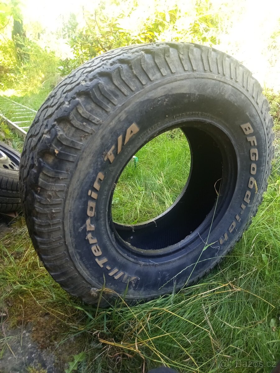 Prodám 4 zimní pneu Toyota Hilux