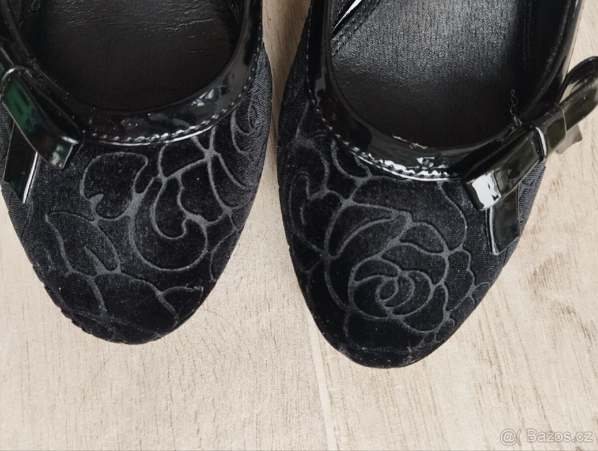 Černé sametové lodičky Bugatti 39 - 4