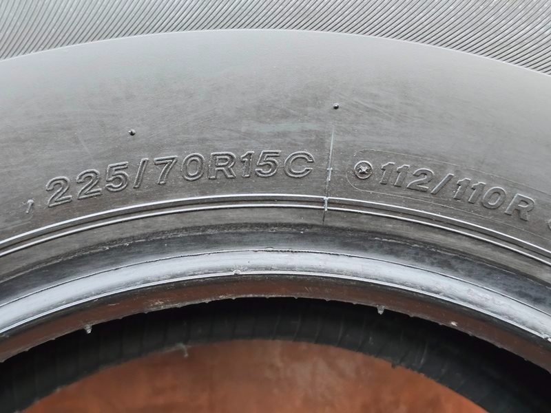 Zimní Lassa 225/70/15C - 4