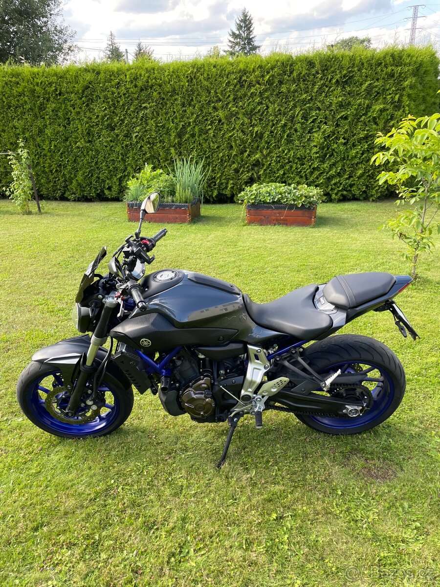 Yamaha MT07 - 4