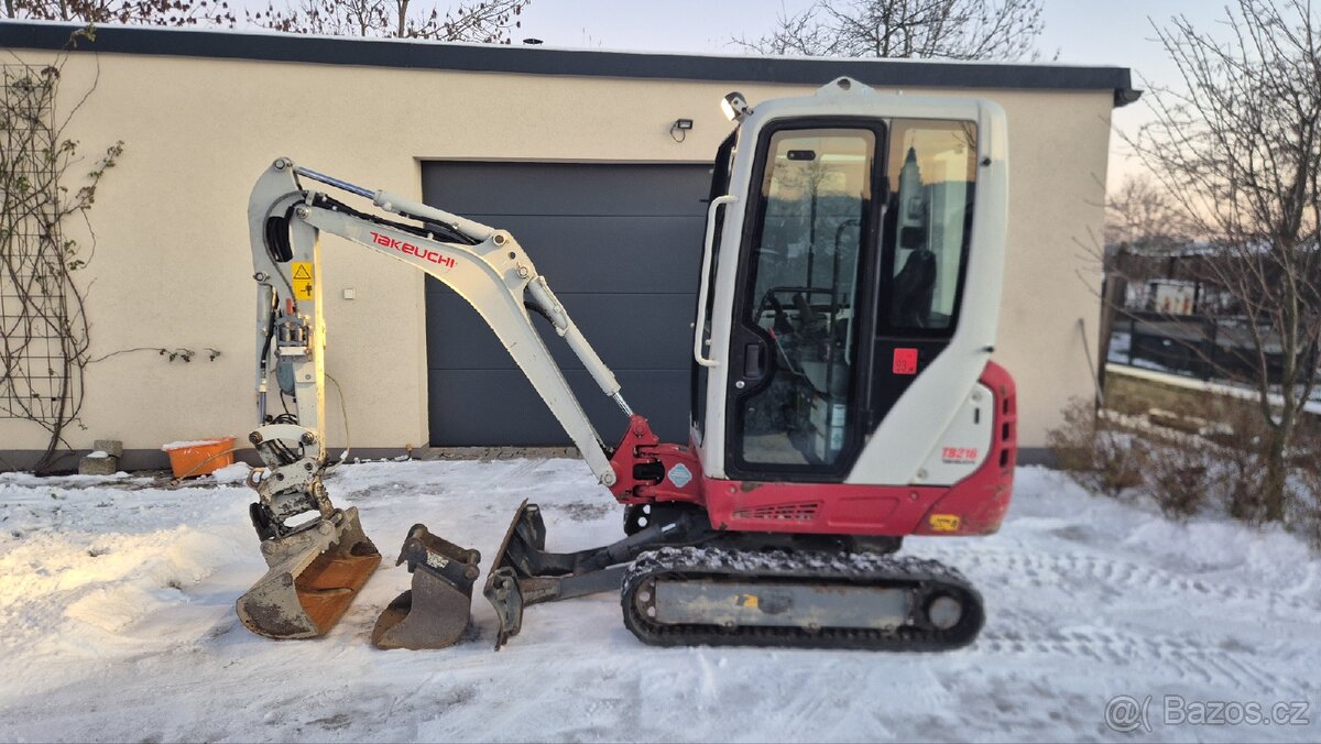 Minibagr Takeuchi TB216 V4 powertilt - 4