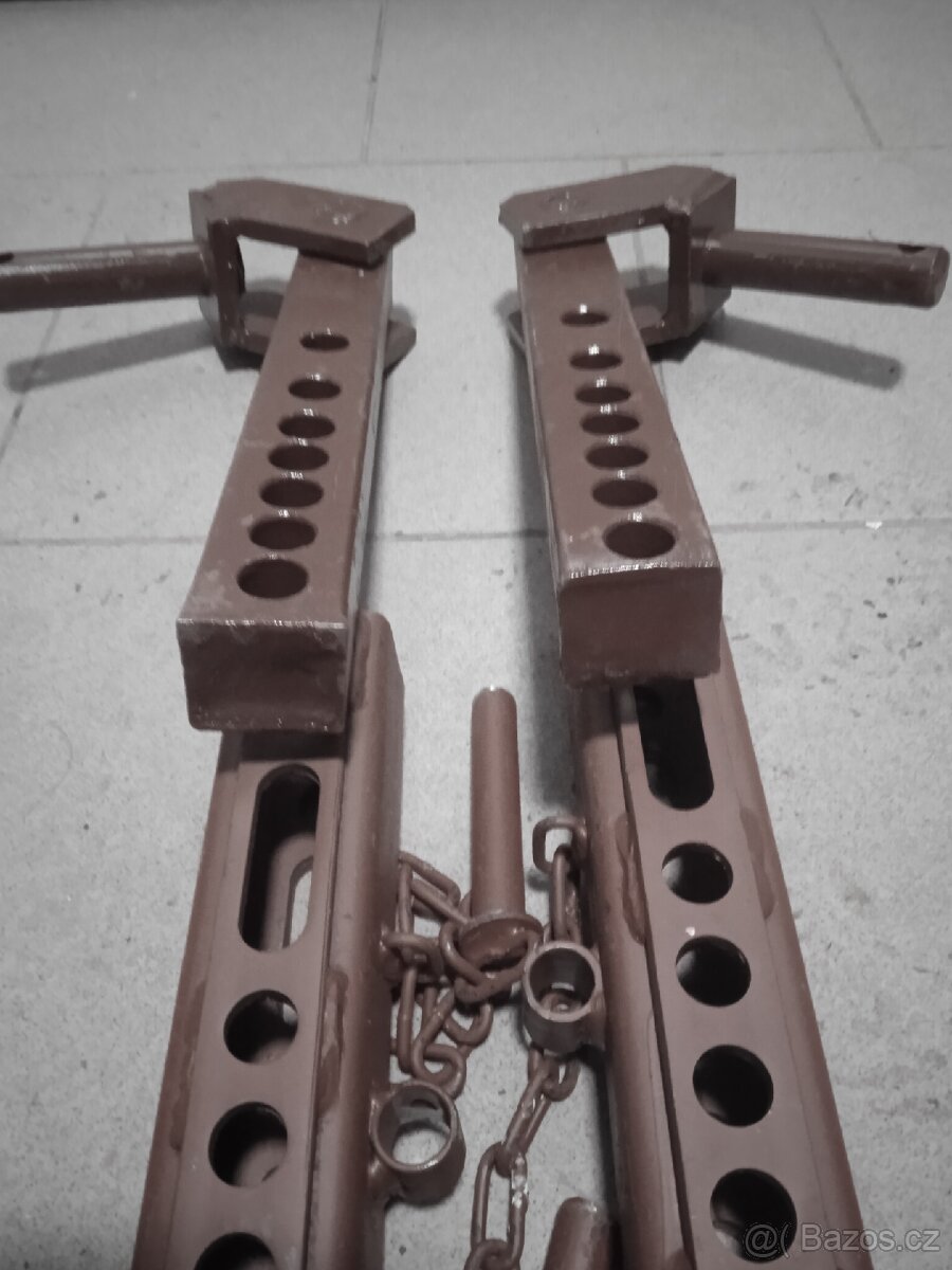 Prodám sponovaky ramen (šavlí) Zetor Crystal - 4