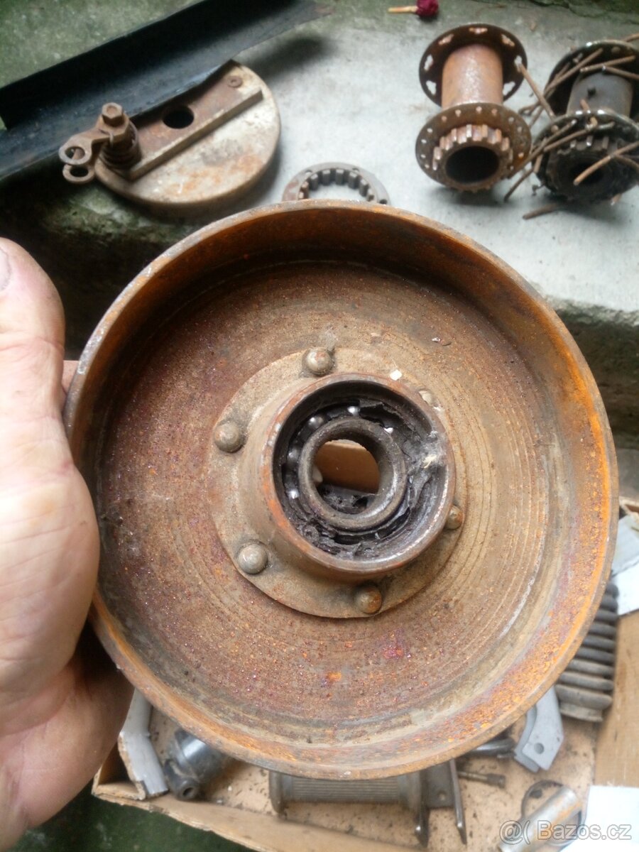 Zbytky Jawa pérák - 4