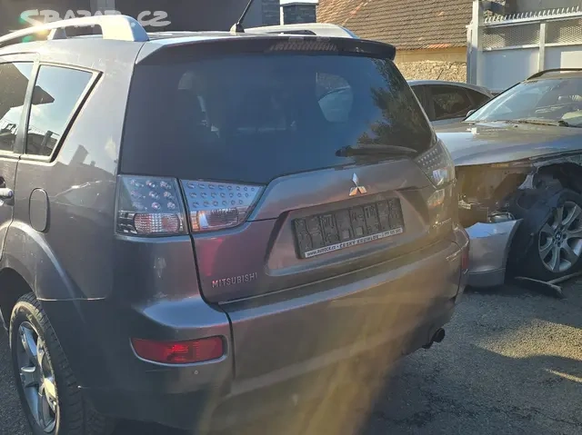 Mitsubishi Outlander - 4