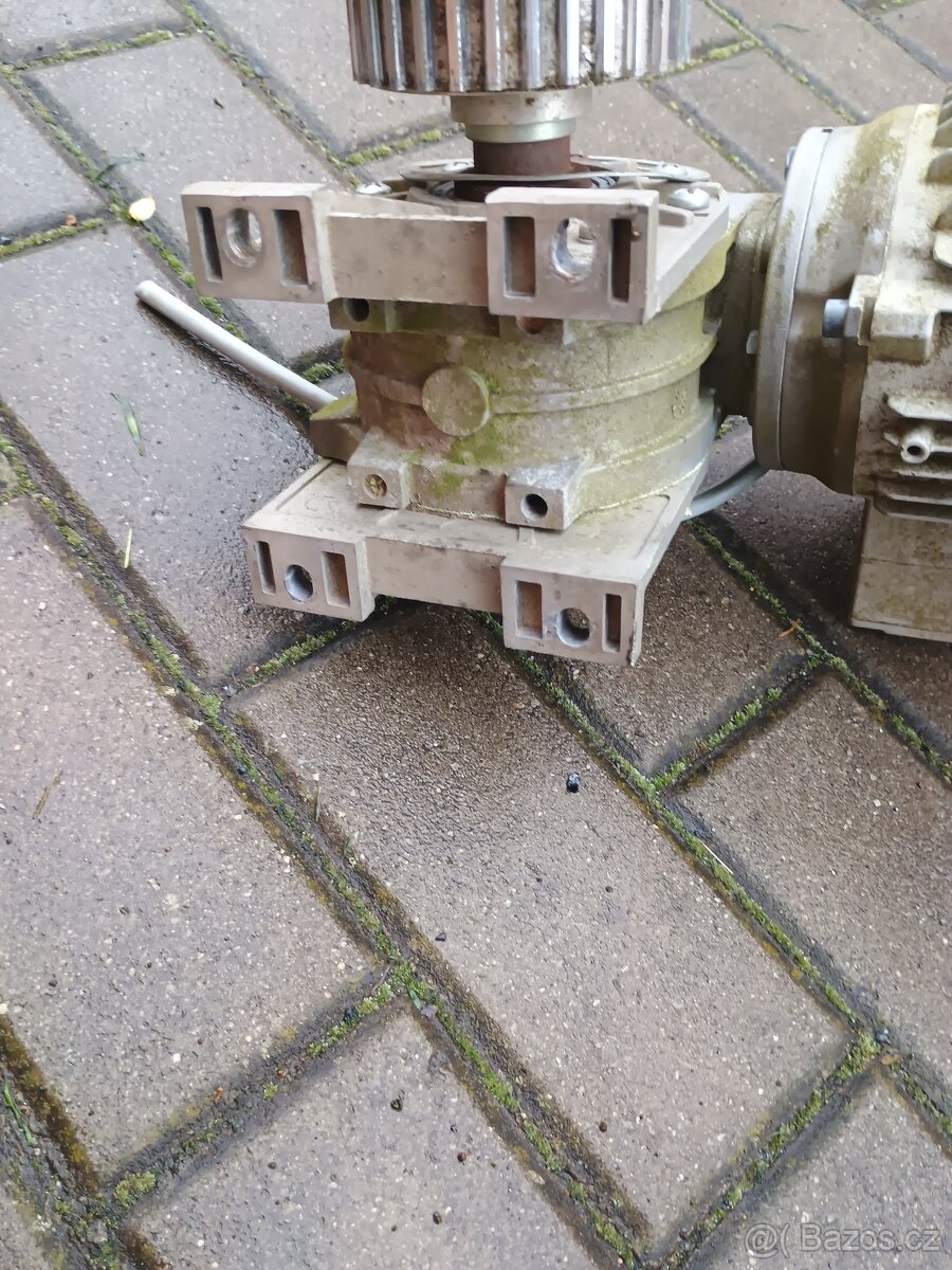 Elektromotor s převodovkou Siemens - 4