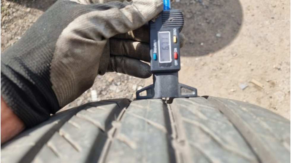 Letní pneumatika 245/35/20 Landsail - 4