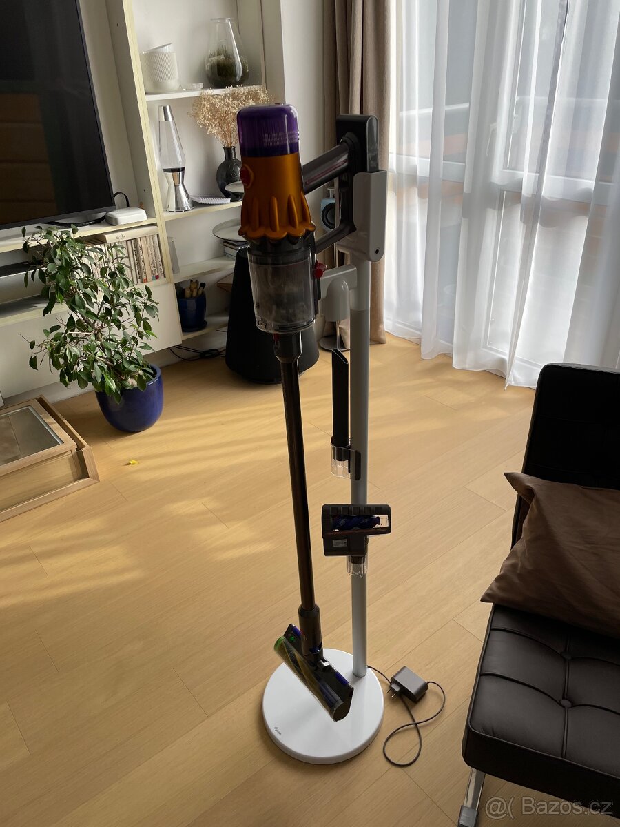 Dyson stojan na vysavač - 4