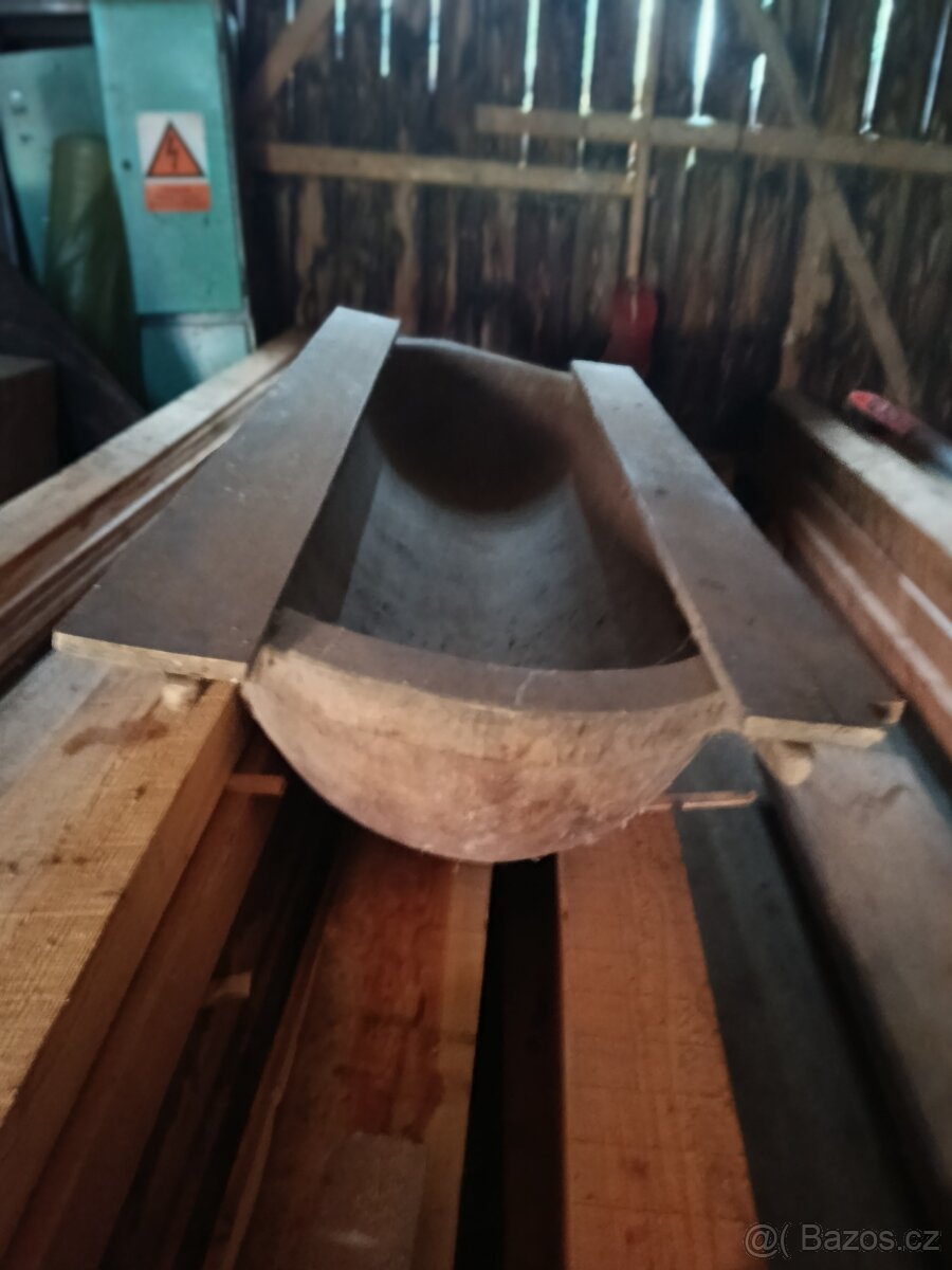 Staré rádio gramofon a zemědělské naradi - 4