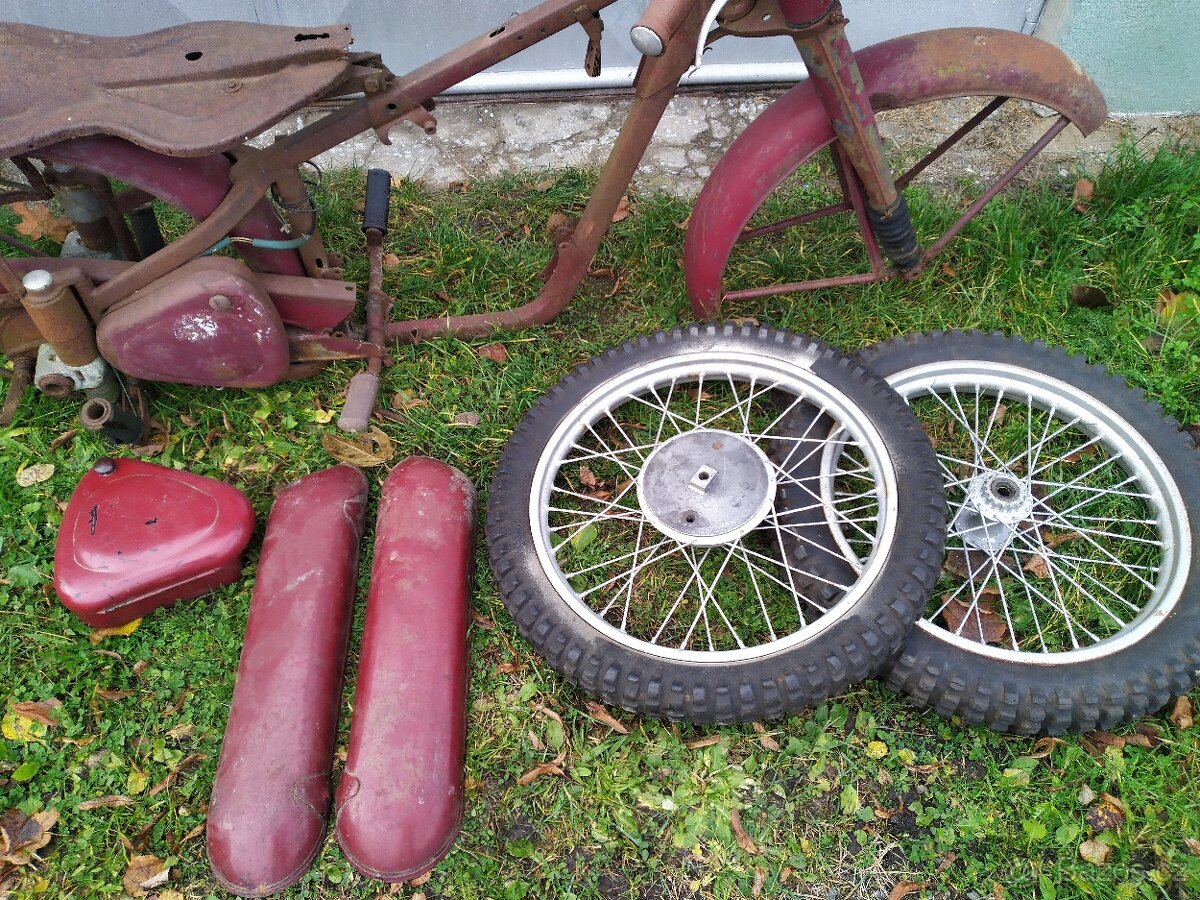 Jawa 250 pérák - 4