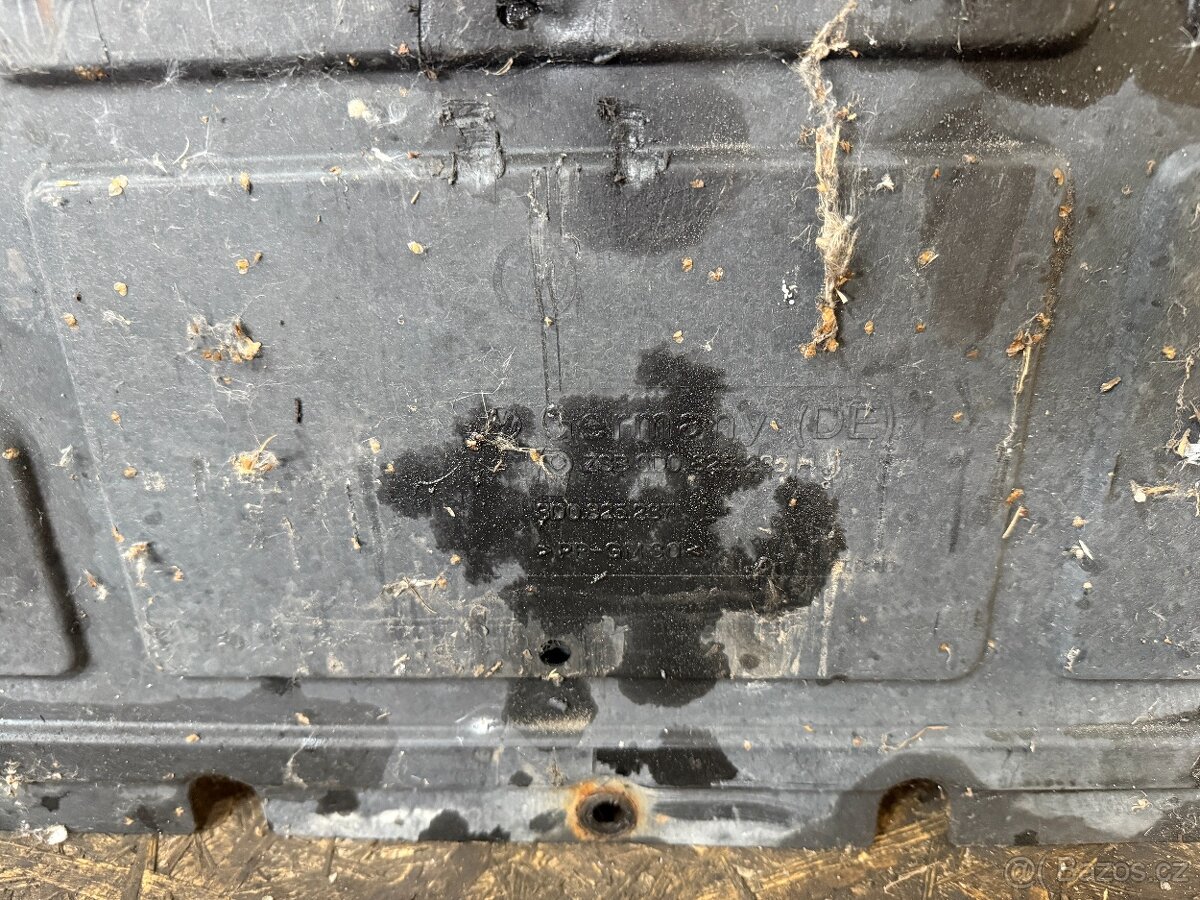 SPODNÍ KRYT MOTORU VW PHAETON 3D0825237L - 4