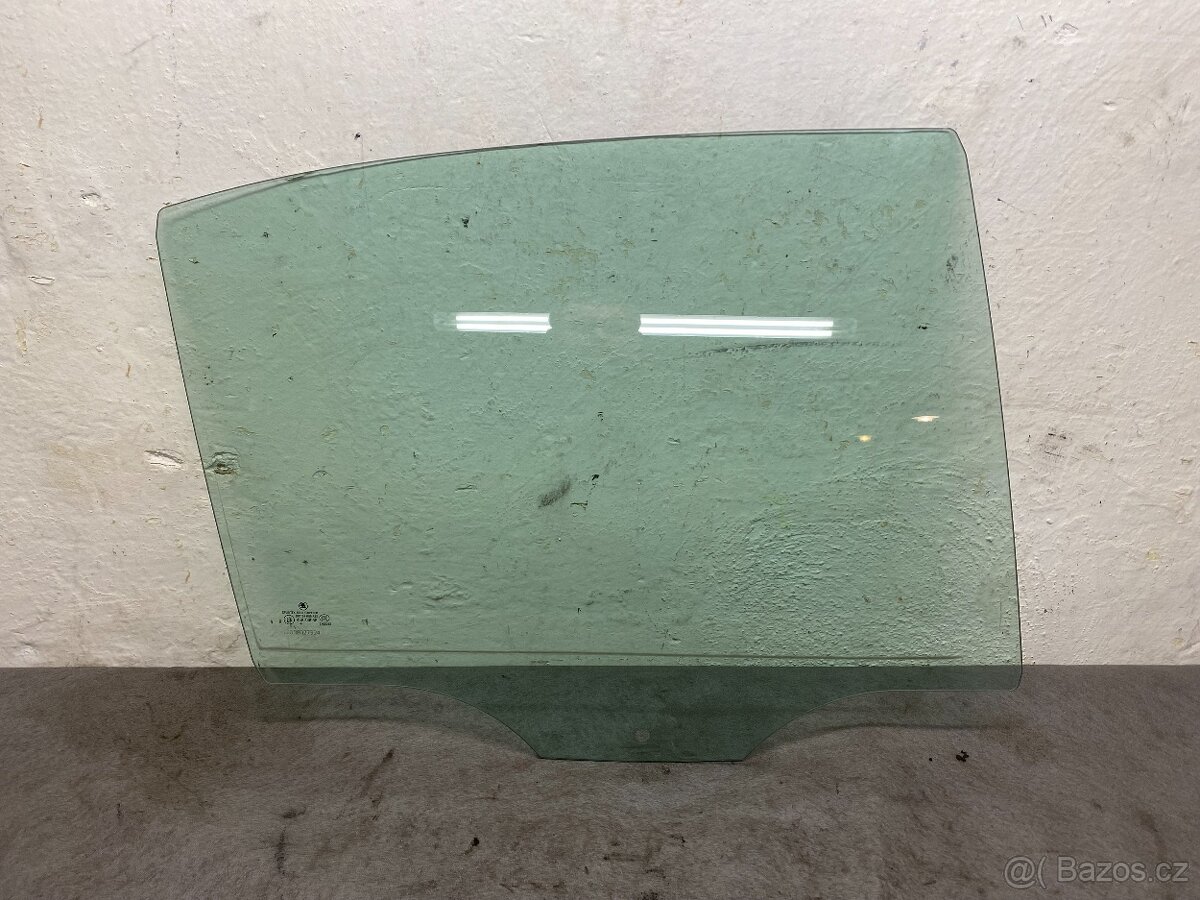 ŠKODA OCTAVIA 2 2004-2013 - ZADNÍ SKLA DVEŘÍ - 4