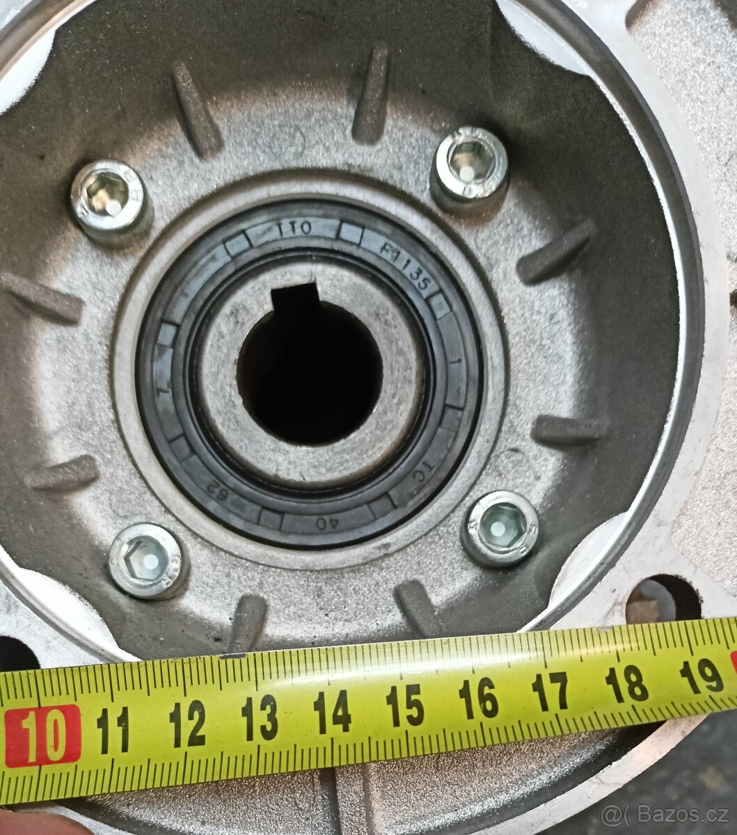 Elektromotor s převodovkou - 4