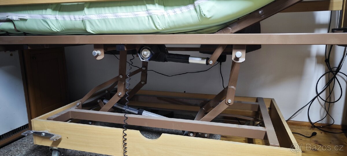Invalidní elektrická polohovací postel - 4