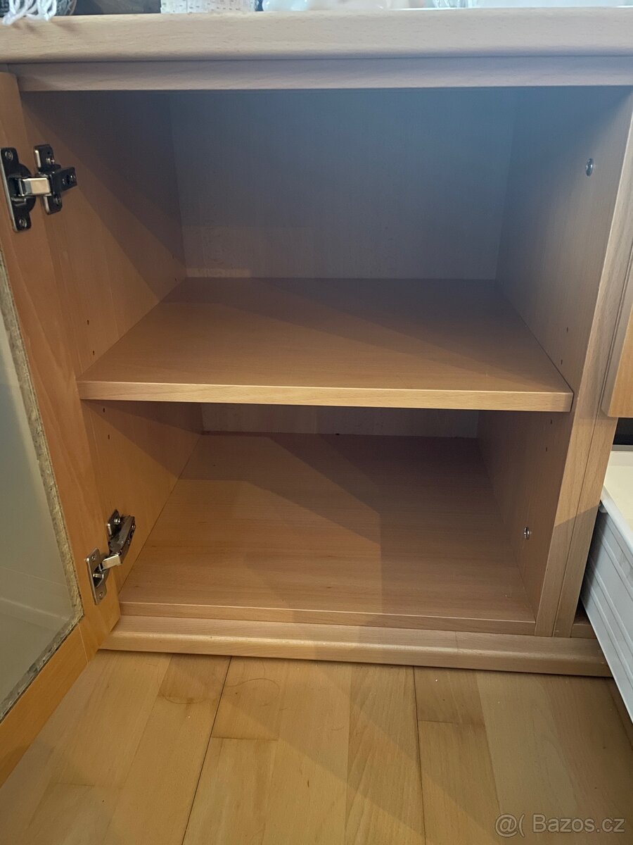 Dřevěná komoda - 4