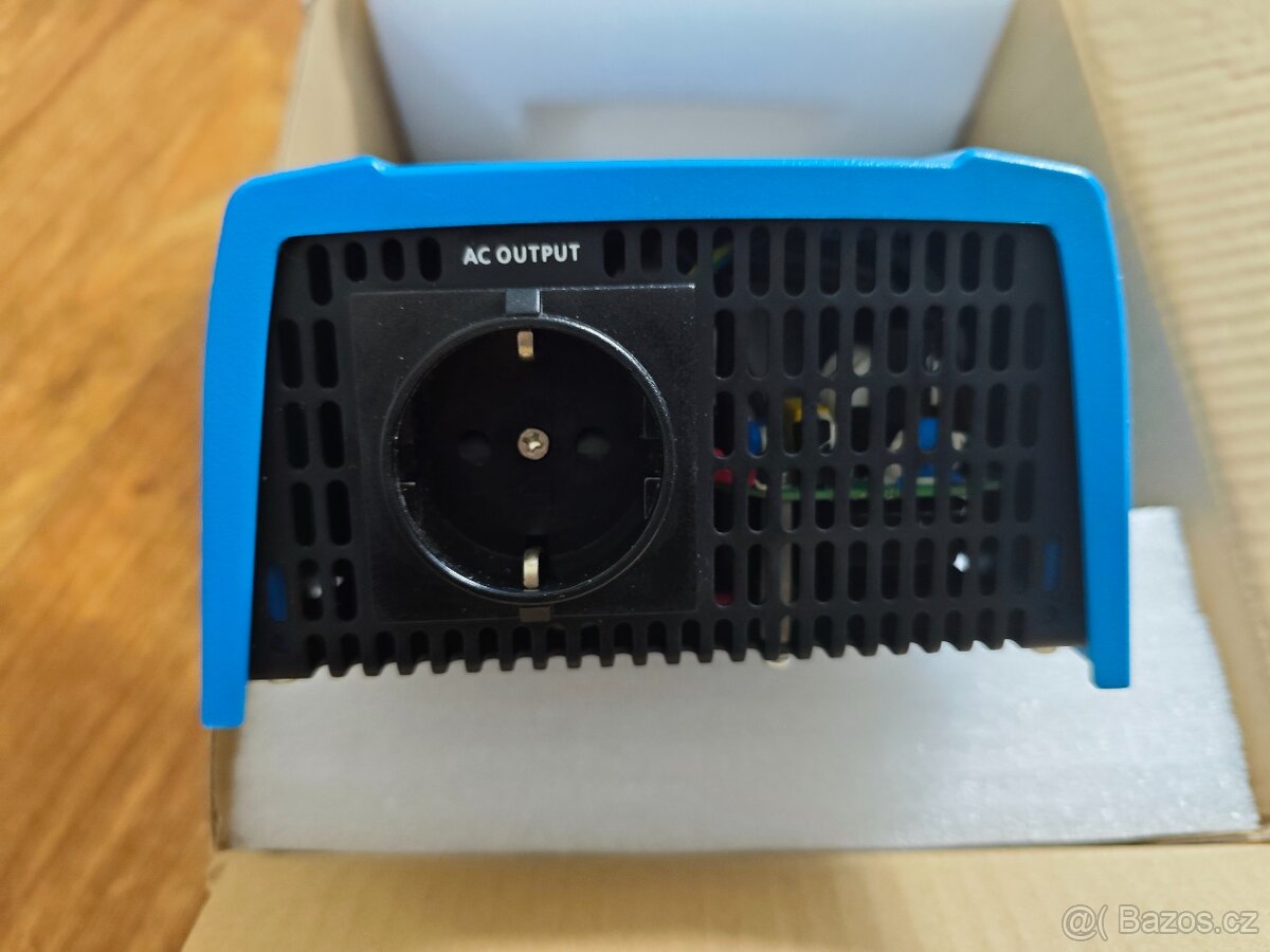 Měnič napětí Victron Phoenix 500VA/12V - 4