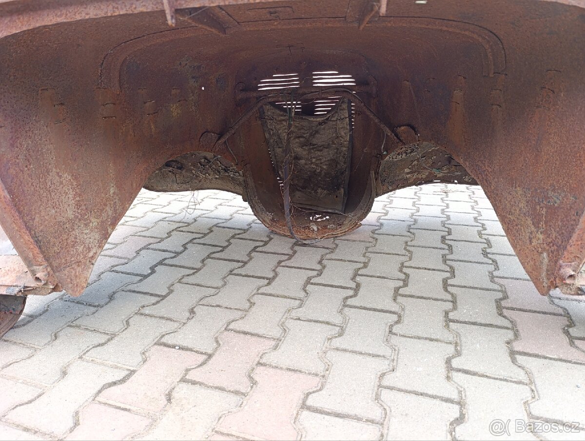 Přední kapota Tatra 57 B - 4