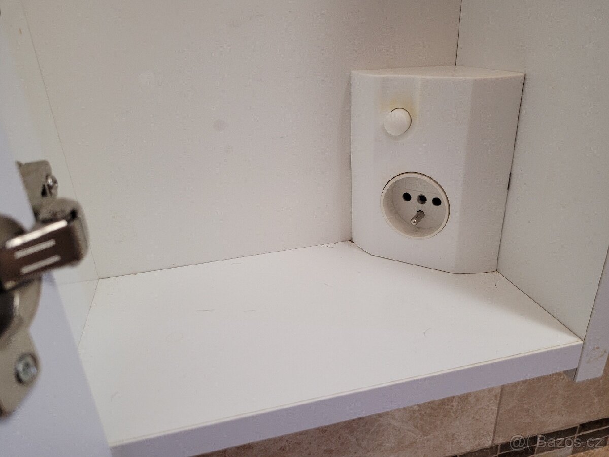Koupelnová skříňka - 4