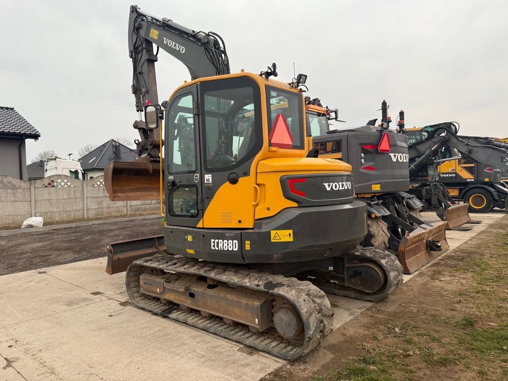 Pásový bagr Volvo ECR 88D - 4