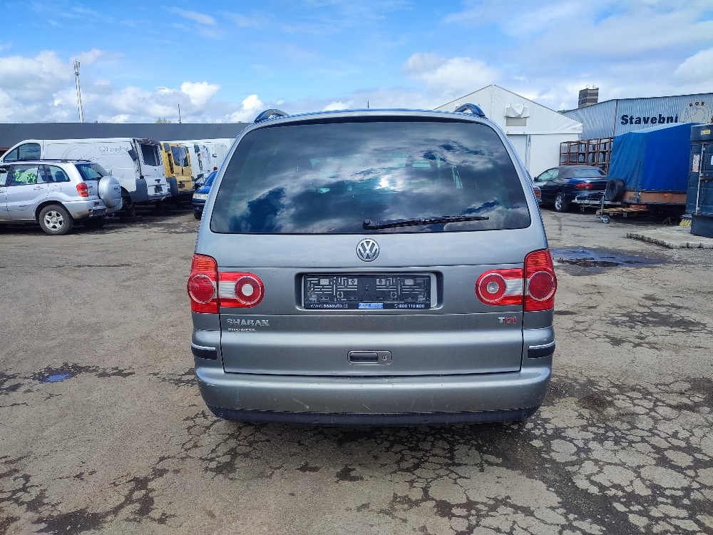 VW Sharan č. 27069 - 4