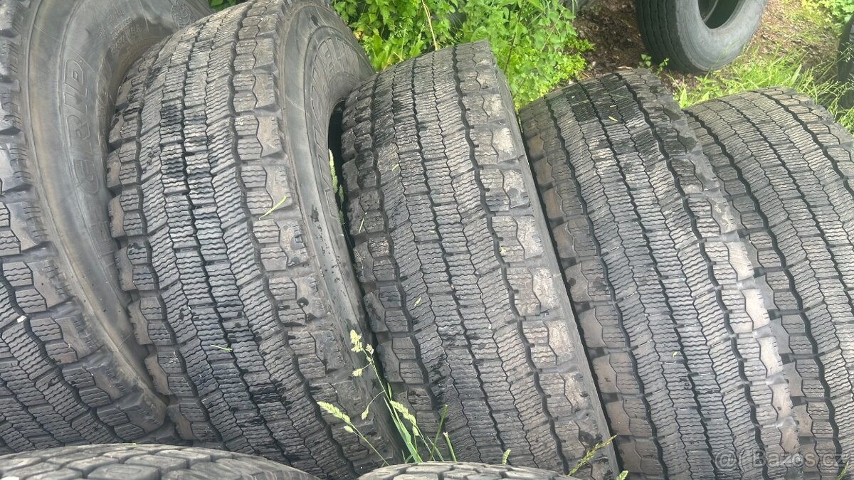 Pneu 295 80 R22,5 - 4