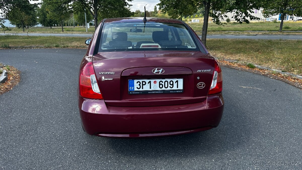 HYUNDAI ACCENT 1.4 - 4