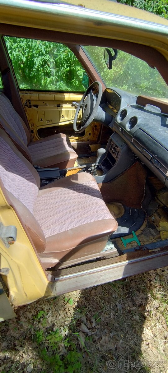 Mercedes W123 piano - 4