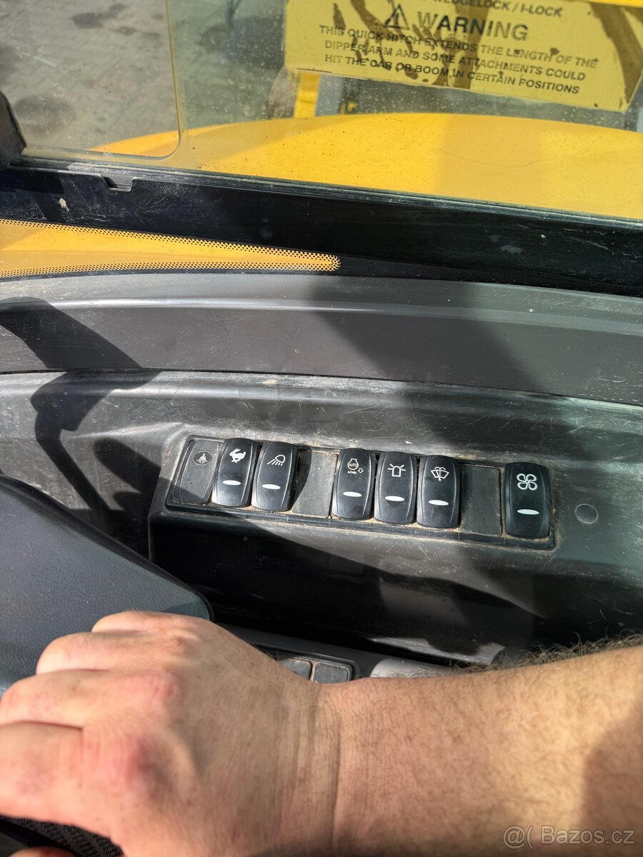 Minibagr Volvo ec27c - 4
