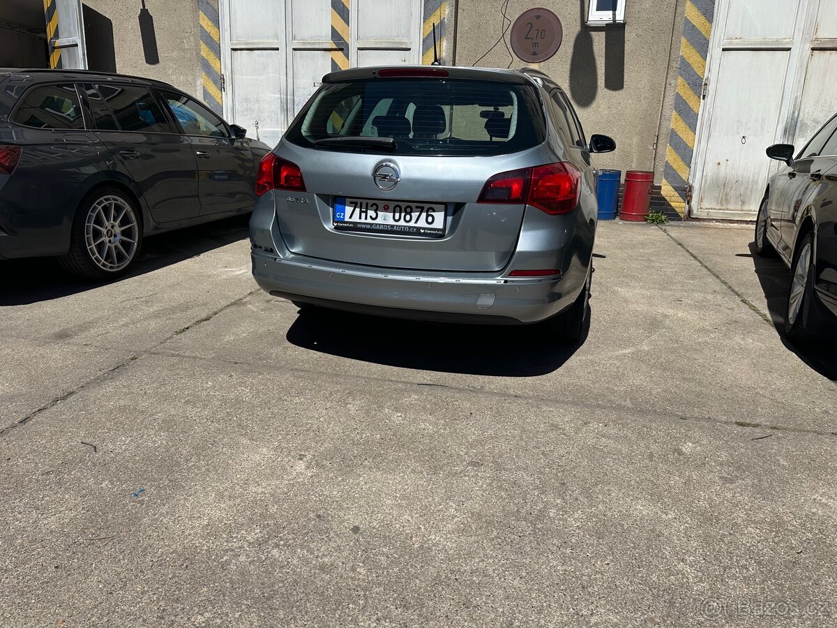 Opel Astra J 1.4 74kw 2011 - 4