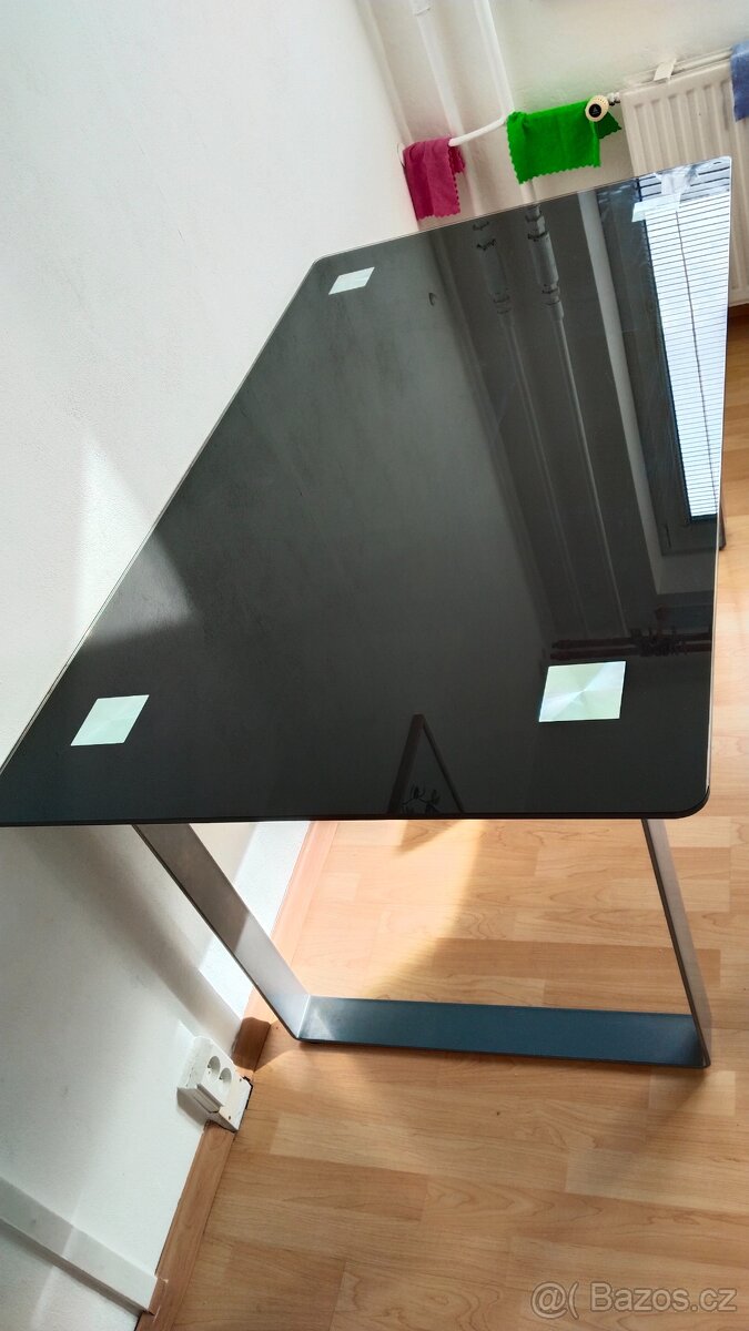 Jidelní stůl+ 3 židle - 4