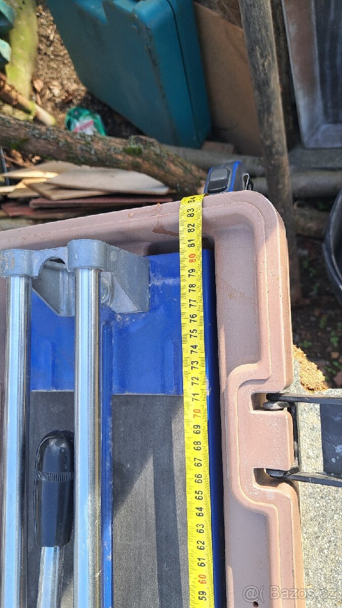 Řezačka na dlaždice v kufru - 4