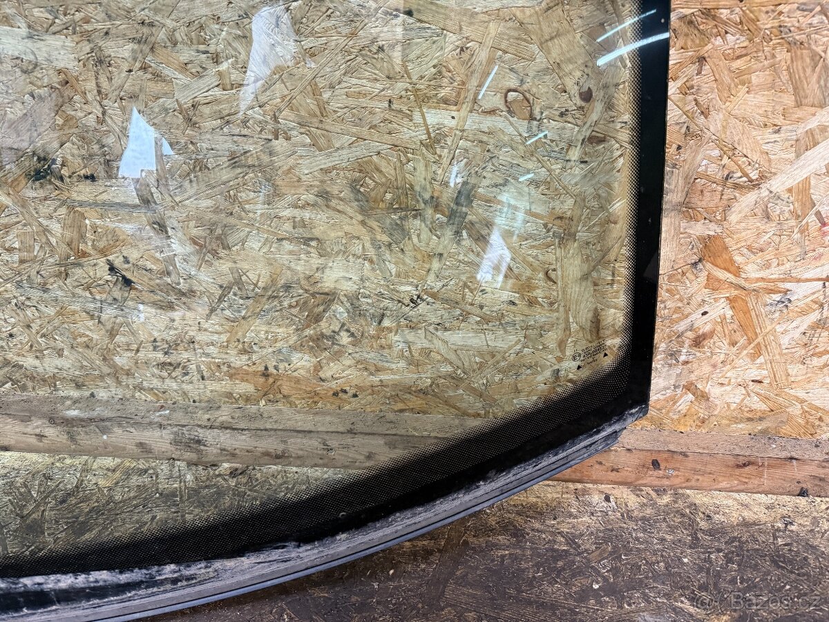 ČELNÍ OKNO VW GOLF BEETLE - 4