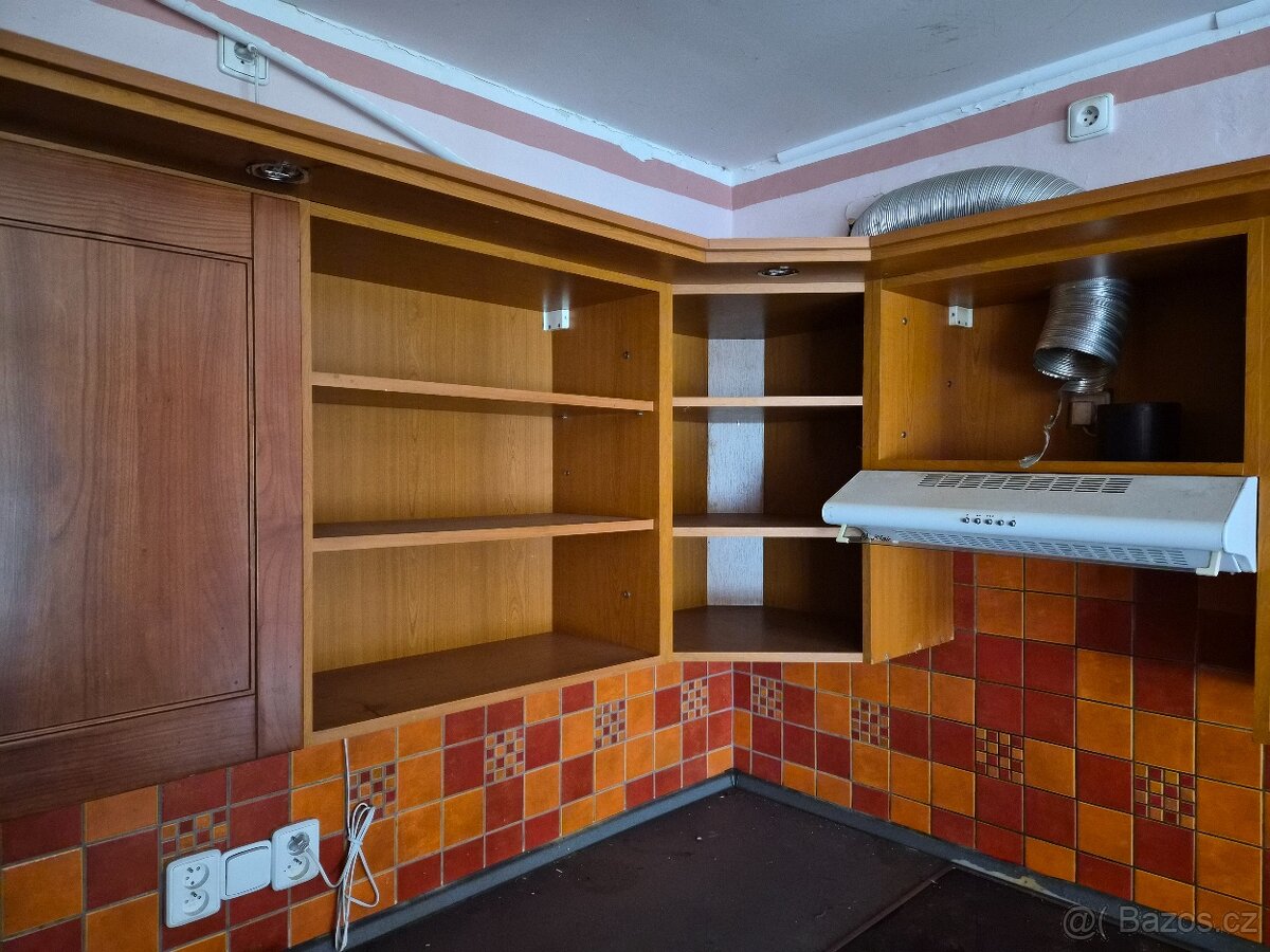 Kuchyně hnědá , deska BOSCH, digestoř - 4