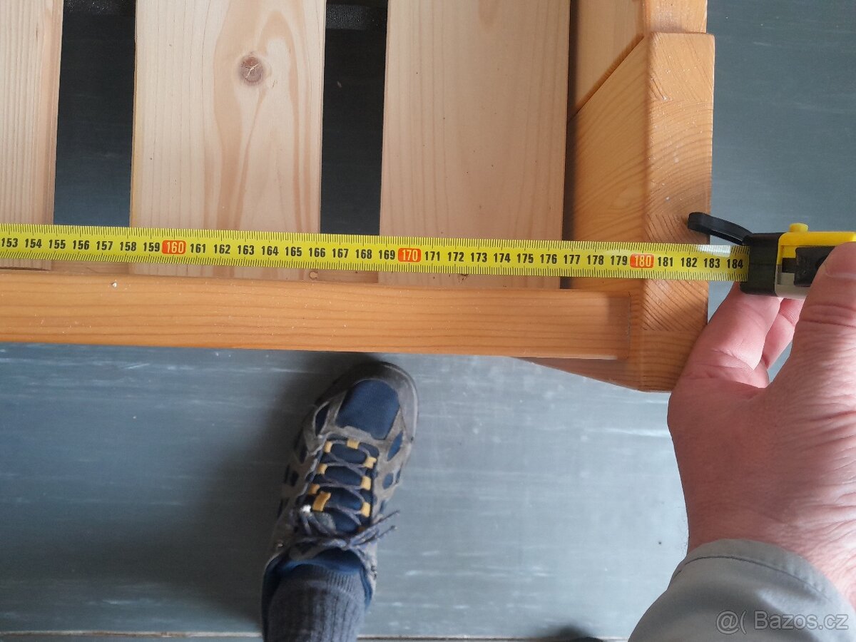 Dřevěná postel z masivu - 4