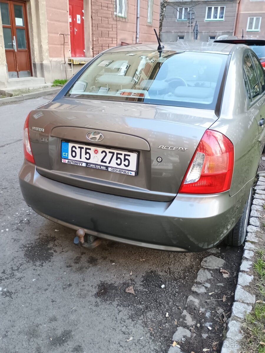 Hyundai Accent - 4