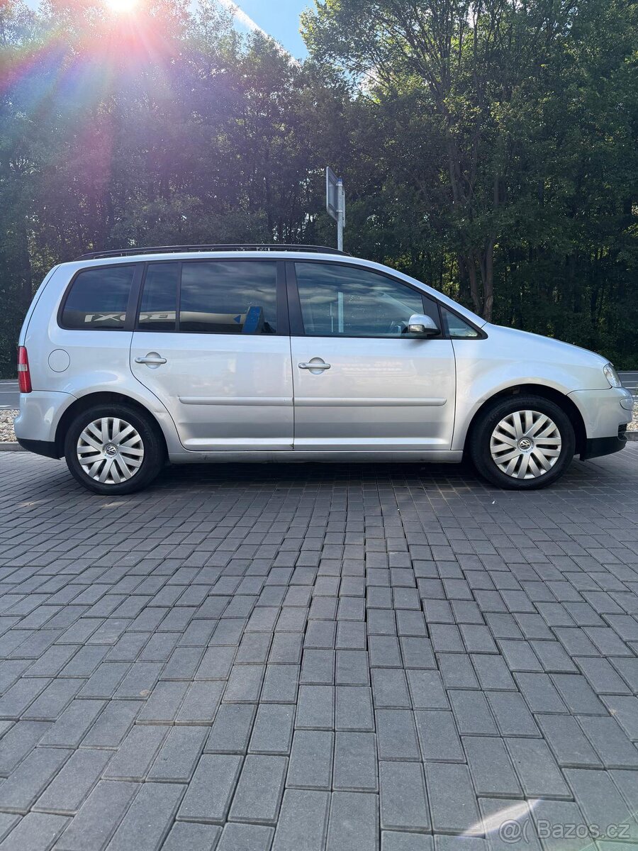 Volkswagen Touran - 4
