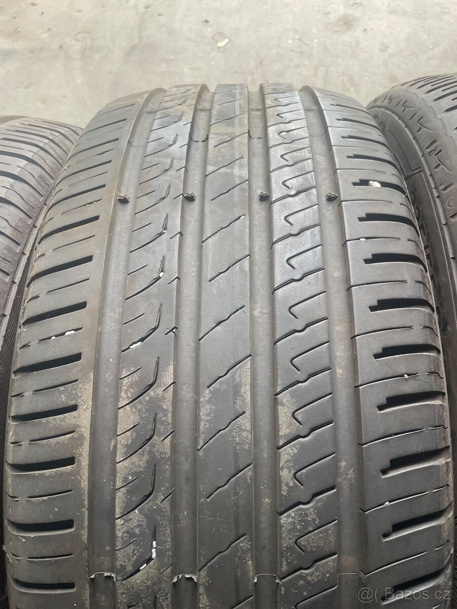235/55/17 prodám sadu letních pneu - 4