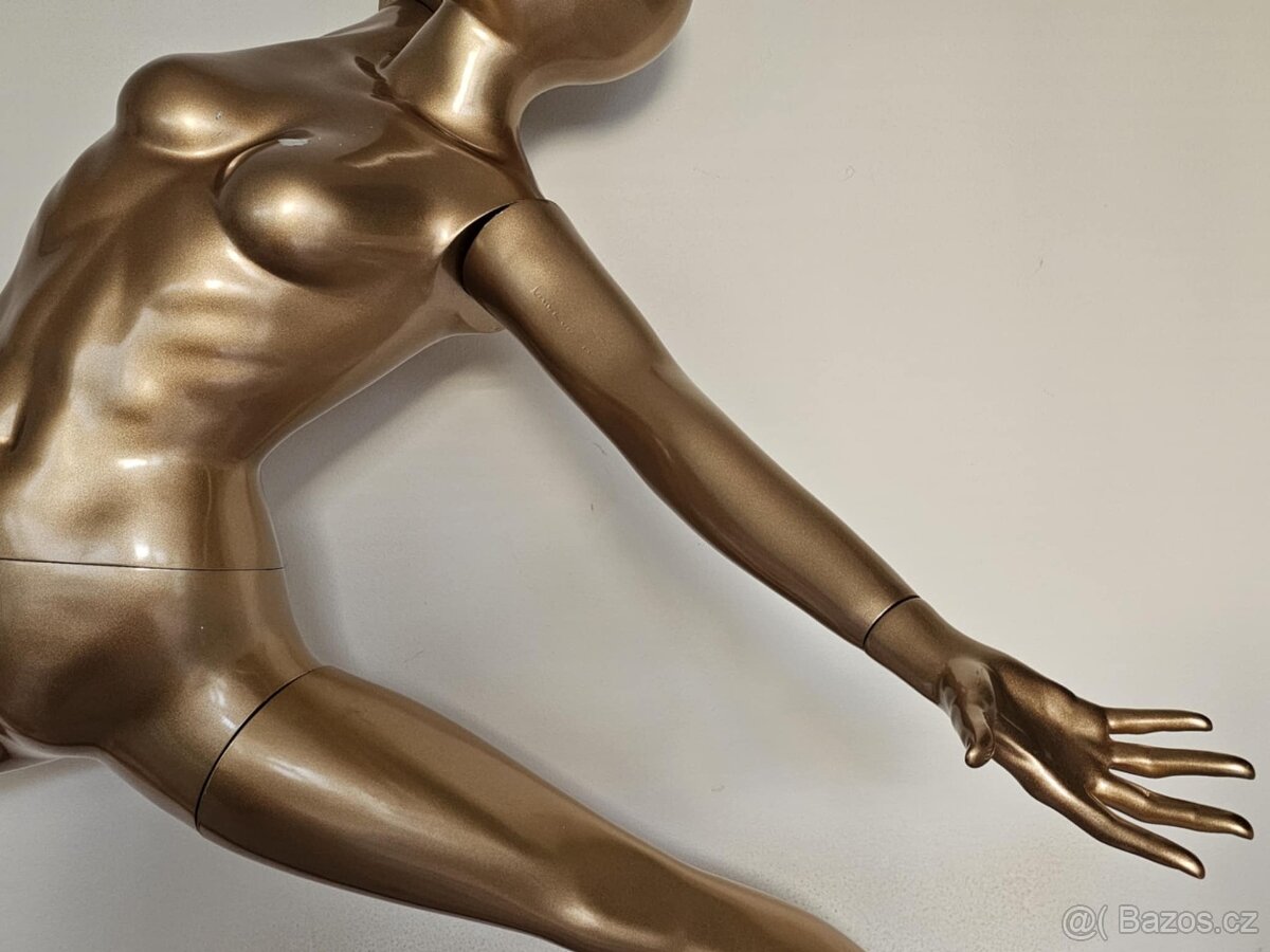 Originální zlatá figurína v jógové pozici - 4