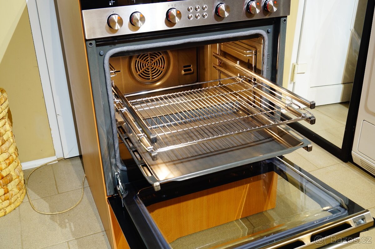 Nerezový vestavný sporák Siemens HE761560, lyžiny - 4
