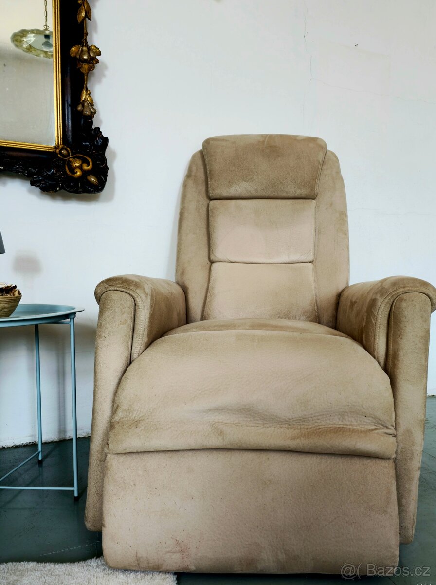 Prodám elektrické zvedací a polohovací křeslo - 4