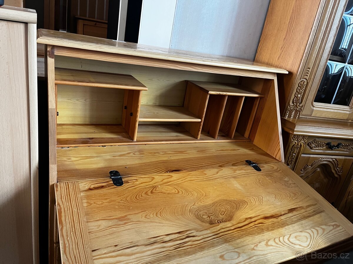 Dřevěná komoda - 4