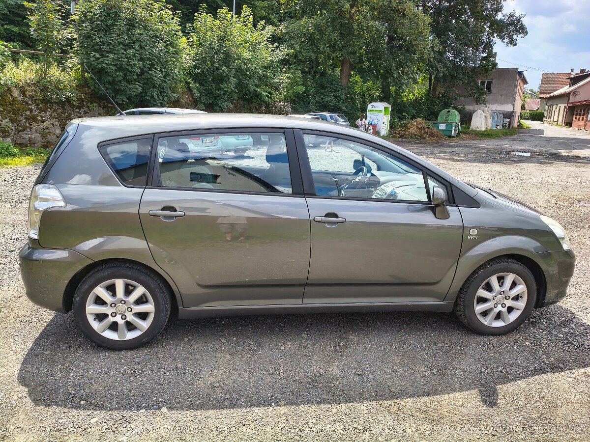 Toyota Corolla Verso - 4