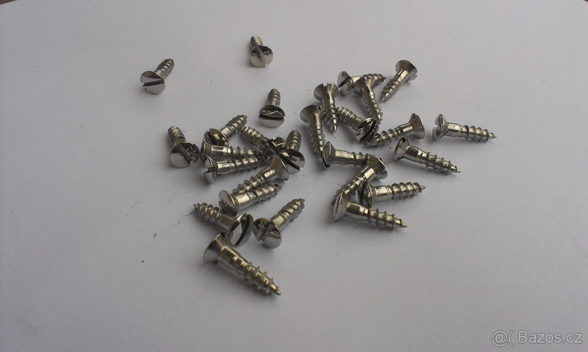 sada šroubu na uchytenie dverí škoda 1000MB a škoda 110r - 4