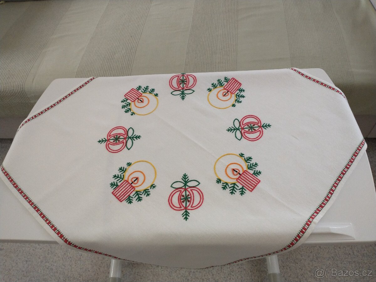 Pěkné vánoční dečky a ubrus - 4