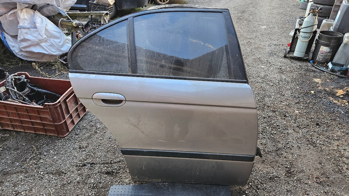 Bmw E39 dveře,kapota,blatníky - 4