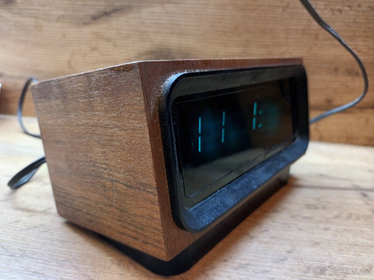 Sovětský digitální dřevěný hodiny/ budík Elektronika 4 - 4