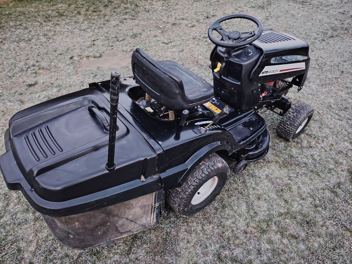 Prodám zahradní traktor mtd - 4