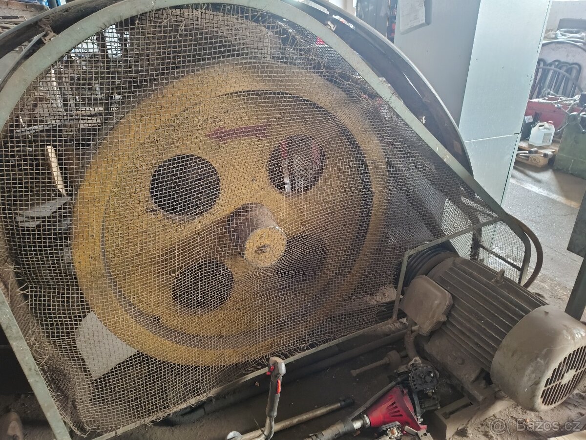 Prodám pneumatický buchar CFA80 - 4