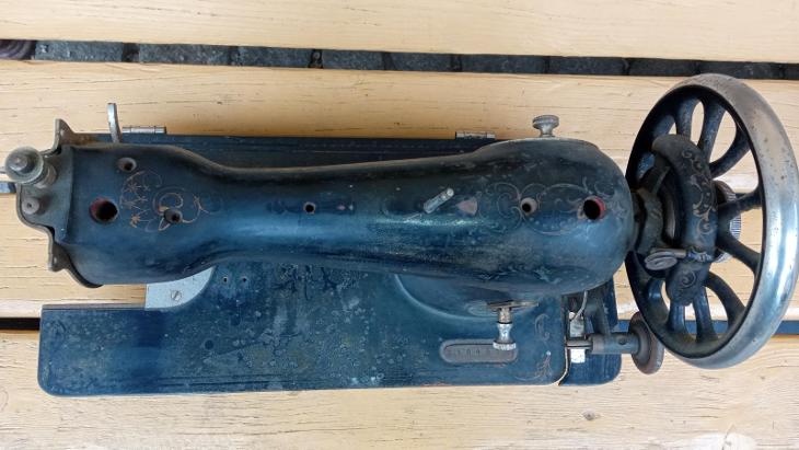 Historický šicí stroj Veritas - 4