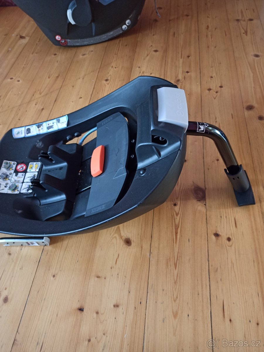 Autosedačka Cybex a základna s Isofix - 4