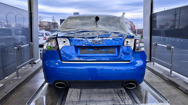 Vůz na náhradní díly Audi RS4 B7 8E sedan 2007 BNS JMH LZ5F - 4